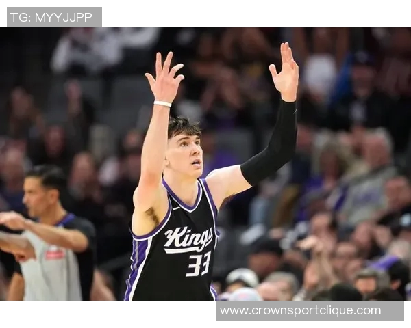 拉拉维亚谈与詹东的对抗经历称同队合作是莫大荣幸 拉拉维亚谈与詹东的对抗经历称同队合作是莫大荣幸