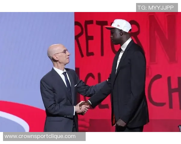 菜鸟榜眼哈珀表现亮眼贡献13分3板3助弗莱明与马卢阿奇合力助攻球队