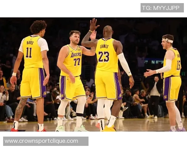 湖人一周内成功掌控东契奇与里夫斯的比赛策略分析 湖人一周内成功掌控东契奇与里夫斯的比赛策略分析