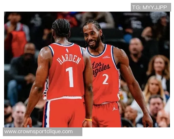 莱昂纳德仍未参与对抗训练今日有限制性参与球队训练情况更新 莱昂纳德仍未参与对抗训练今日有限制性参与球队训练情况更新