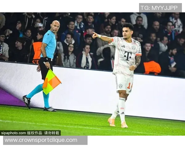 姆巴佩幽默回应对方球迷法语嘲讽称口音太烂引发笑声